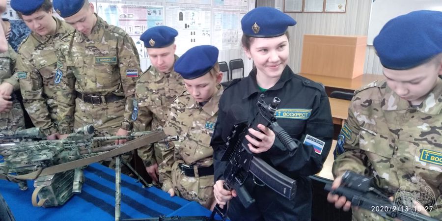 Офицеры Владимирского СОБРа провели экскурсию для воспитанников военно-патриотического клуба