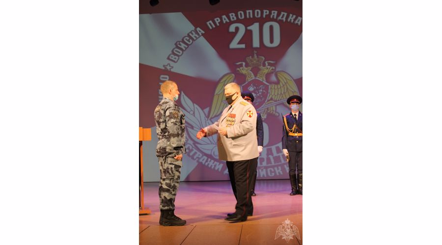 Губернатор Владимир Сипягин поздравил личный состав регионального Управления Росгвардии с профессиональным праздником