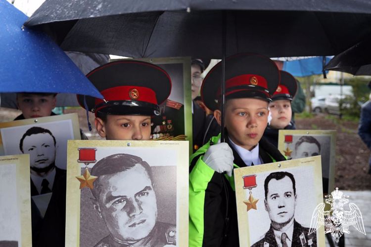  Во Владимире росгвардейцы приняли участие в Международной акции «Сад памяти» 