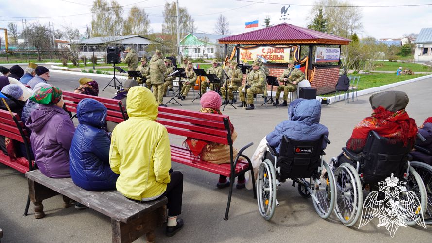 Росгвардейцы выступили с концертной программой в Суздальском доме - интернате для престарелых и инвалидов 