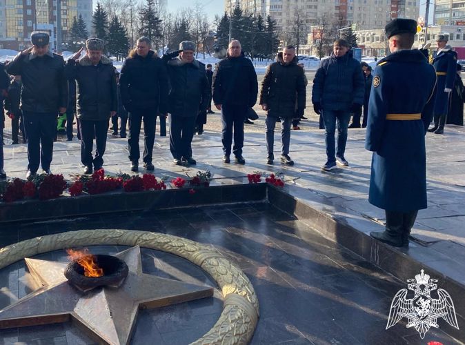 Офицеры регионального Управления Росгвардии приняли участие в возложении цветов к Вечному огню во Владимире