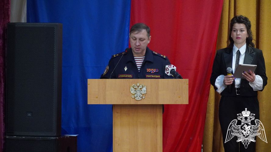 ВЛАДИМИРСКИХ РОСГВАРДЕЙЦЕВ ПОЗДРАВИЛИ С ПРОФЕСИОНАЛЬНЫМ ПРАЗДНИКОМ