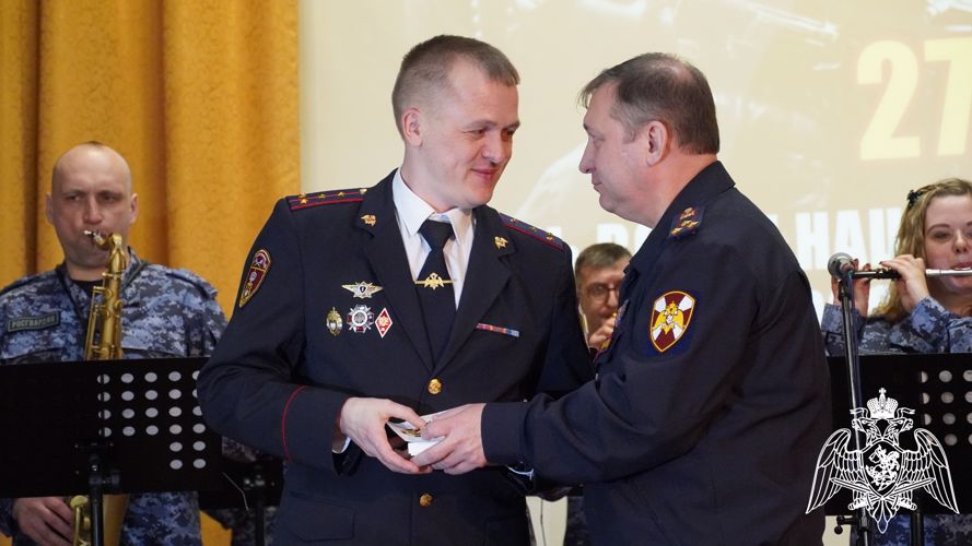 ВЛАДИМИРСКИХ РОСГВАРДЕЙЦЕВ ПОЗДРАВИЛИ С ПРОФЕСИОНАЛЬНЫМ ПРАЗДНИКОМ