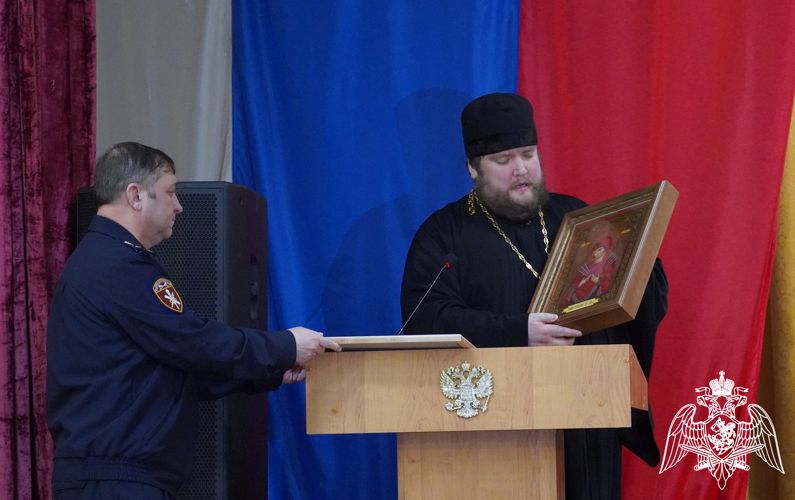 ВЛАДИМИРСКИХ РОСГВАРДЕЙЦЕВ ПОЗДРАВИЛИ С ПРОФЕСИОНАЛЬНЫМ ПРАЗДНИКОМ