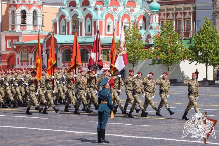 ВОЕННОСЛУЖАЩИЕ РОСГВАРДИИ ПРИНЯЛИ УЧАСТИЕ В ПАРАДЕ НА КРАСНОЙ ПЛОЩАДИ