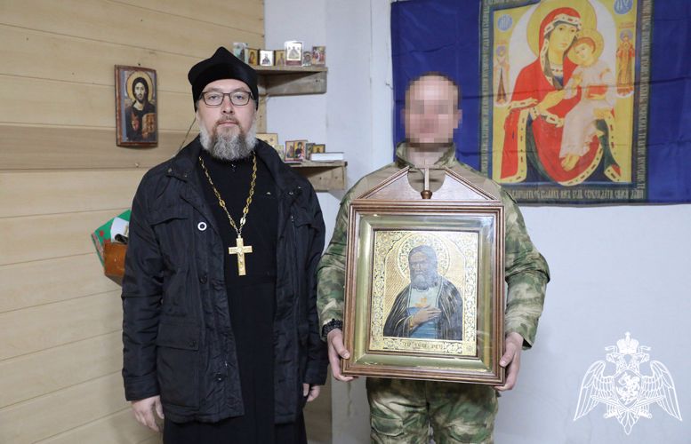 РЕДКУЮ ИКОНУ С ОБРАЗОМ СЕРАФИМА САРОВСКОГО ПРИВЕЗЛИ РОСГВАРДЕЙЦАМ В ДНР