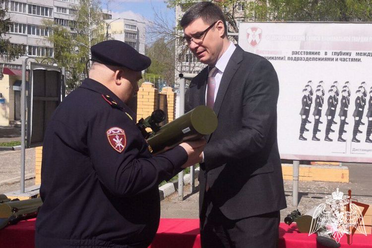 ПРОТИВОДРОНОВЫМИ РУЖЬЯМИ ПОПОЛНИЛСЯ АРСЕНАЛ РОСГВАРДЕЙЦЕВ ВО ВЛАДИМИРЕ