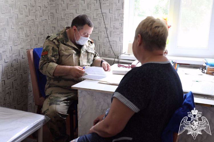 МЕДИЦИНСКИМ РАБОТНИКАМ РОСГВАРДИИ ВРУЧИЛИ НАГРАДЫ В ЗОНЕ СВО