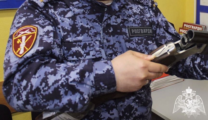 Росгвардейцы провели более 3 тысяч проверок владельцев оружия за 5 месяцев