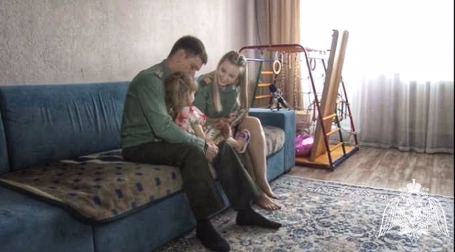Во Владимире телеканал "Вариант" побывал в гостях у военнослужащих Юлии и Романа Зотовых, в преддверии Дня семьи, любви и верности (ВИДЕО)