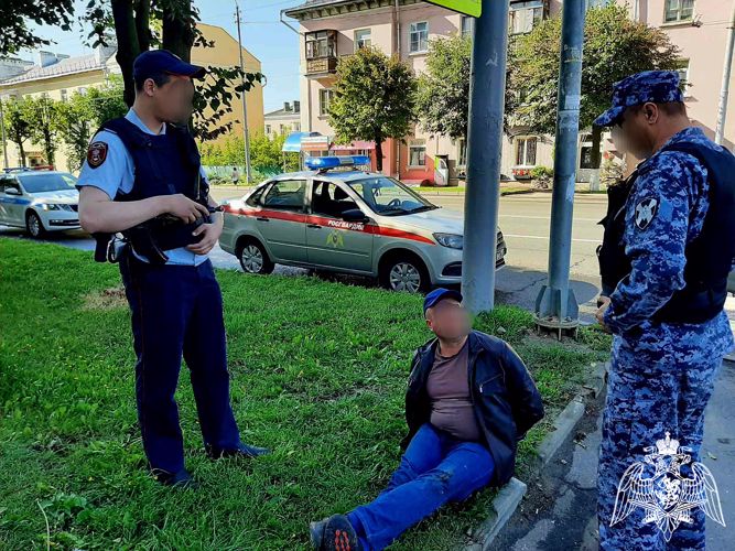 ПАТРУЛЬ РОСГВАРДИИ ПО ГОРЯЧИМ СЛЕДАМ ЗАДЕРЖАЛ ВО ВЛАДИМИРЕ, ПОДОЗРЕВАЕМОГО В УБИЙСТВЕ