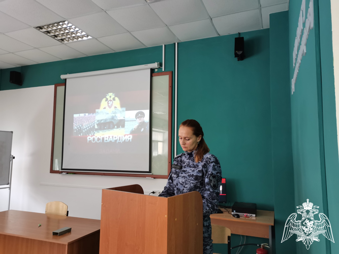 Росгвардейцы рассказали Владимирским студентам о порядке поступления на службу в войска национальной гвардии 
