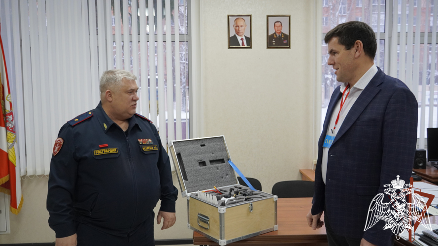 НАРОДНЫЙ ФРОНТ ПЕРЕДАЛ РОСГВАРДИИ БЕСПИЛОТНЫЙ ЛЕТАТЕЛЬНЫЙ АППАРАТ ВО ВЛАДИМИРЕ
