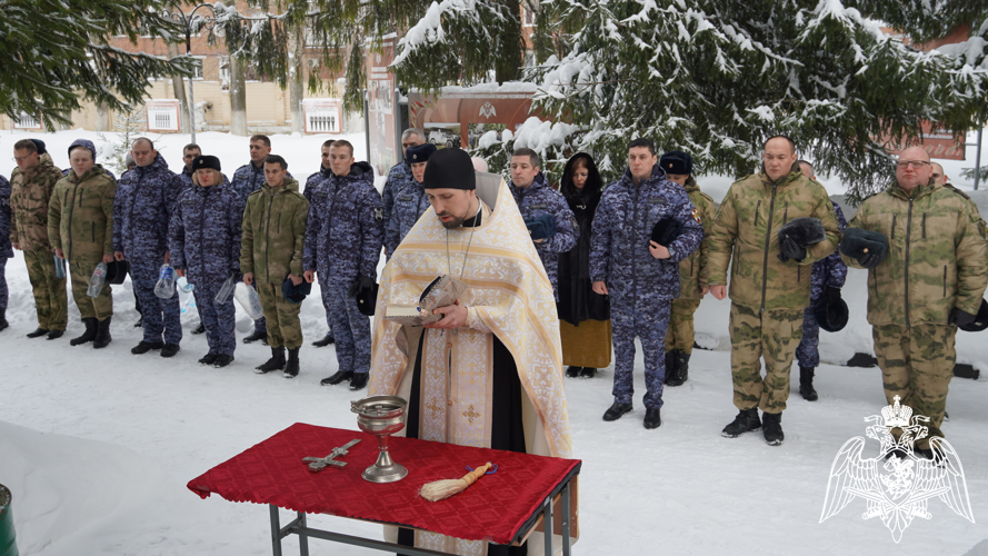 В КРЕЩЕНИЕ ГОСПОДНЯ ВЛАДИМИРСКИЕ РОСГВАРДЕЙЦЫ ПРИНЯЛИ УЧАСТИЕ В ПРАЗДНИЧНОМ БОГОСЛУЖЕНИИ 