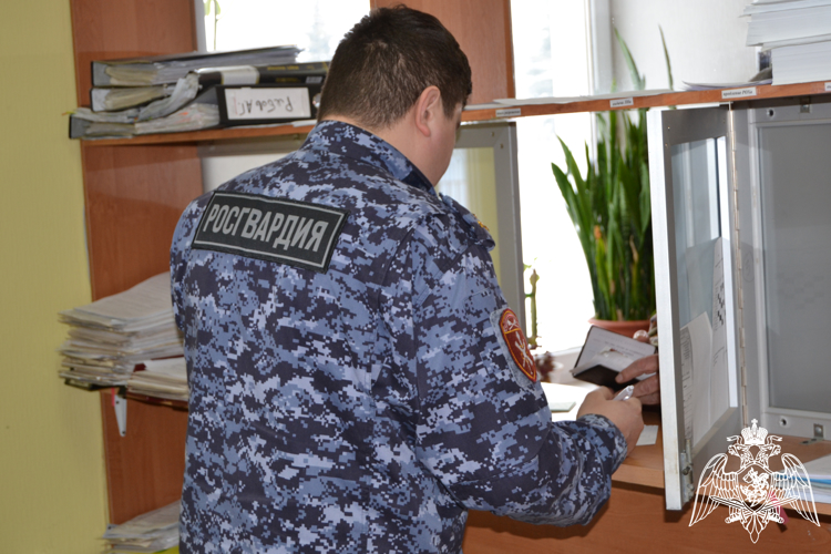 Во Владимирской области росгвардейцы за январь проверили свыше 300 владельцев оружия 