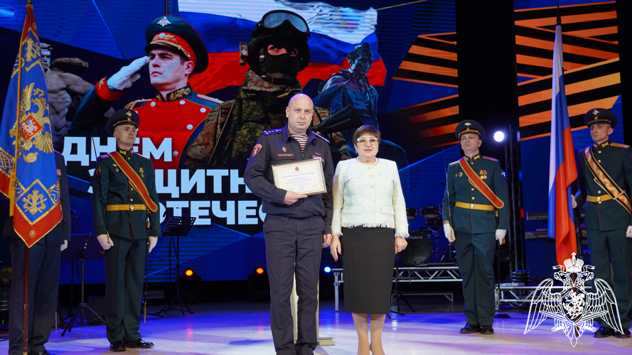 Во Владимире в преддверии Дня защитника Отечества наградили офицера Росгвардии