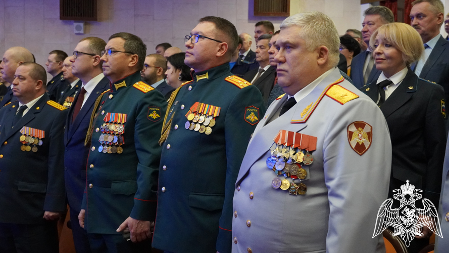 Во Владимире в преддверии Дня защитника Отечества наградили офицера Росгвардии