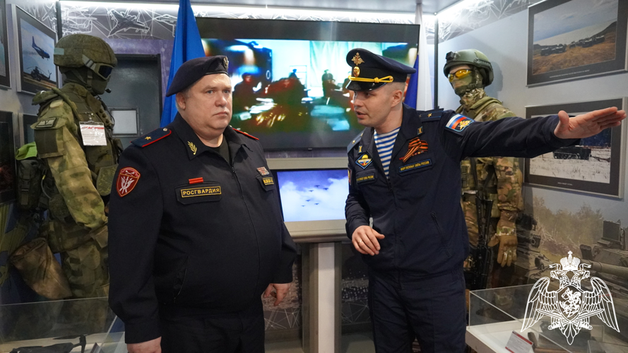 Во Владимире росгвардейцы посетили поезд-музей
