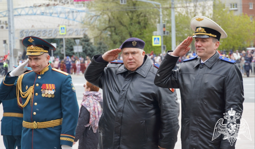 Военнослужащие и сотрудники регионального Управления Росгвардии приняли участие в главном Параде области