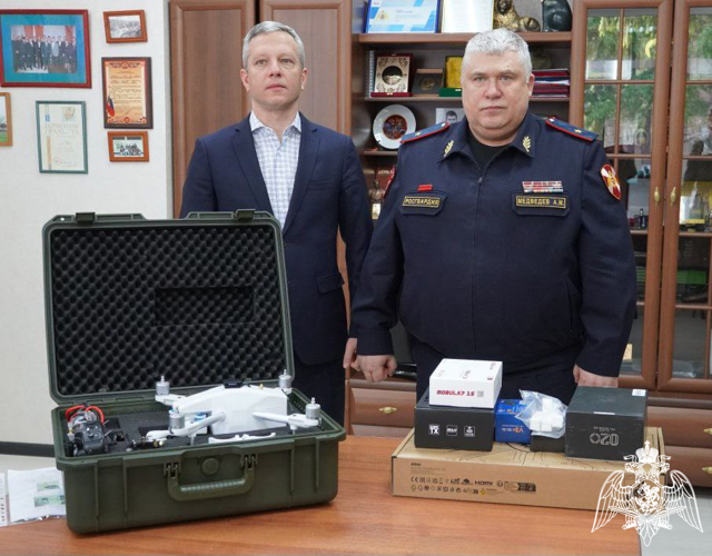 Новые квадрокоптеры получили владимирские росгвардейцы от общественников "Народного фронта"