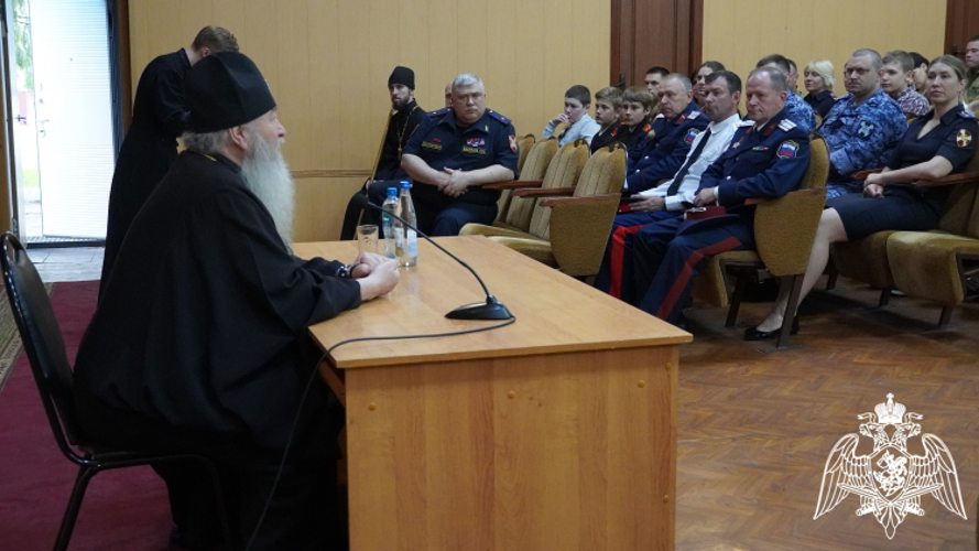 Митрополит Владимирский и Суздальский Тихон встретился с росгвардейцами во Владимире