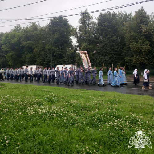 Росгвардейцы приняли участие в крестном ходе во Владимире