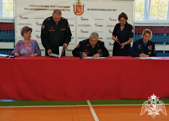 Заключено соглашение о сотрудничестве между региональным Управлением Росгвардии, лицеем и Центром подготовки спасателей