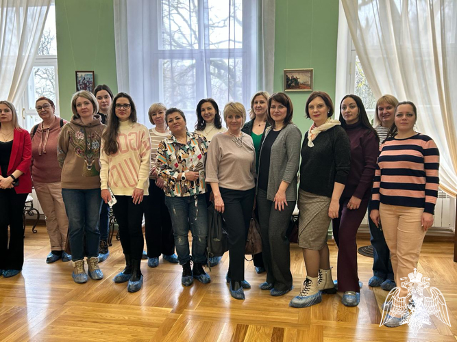 В преддверии праздника женский коллектив регионального Управления Росгвардии посетил усадьбу князя Голицына в селе Сима