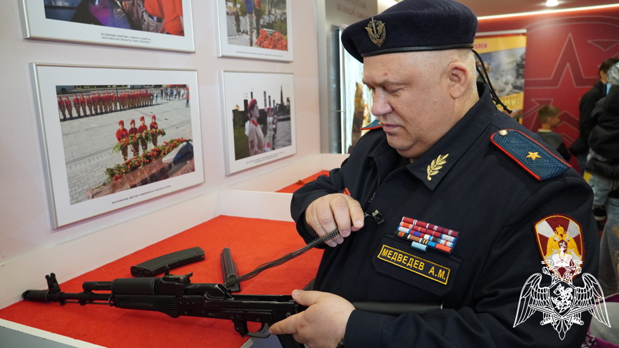 Начальник регионального Управления Росгвардии Андрей Медведев принял участие во встрече поезда Победы