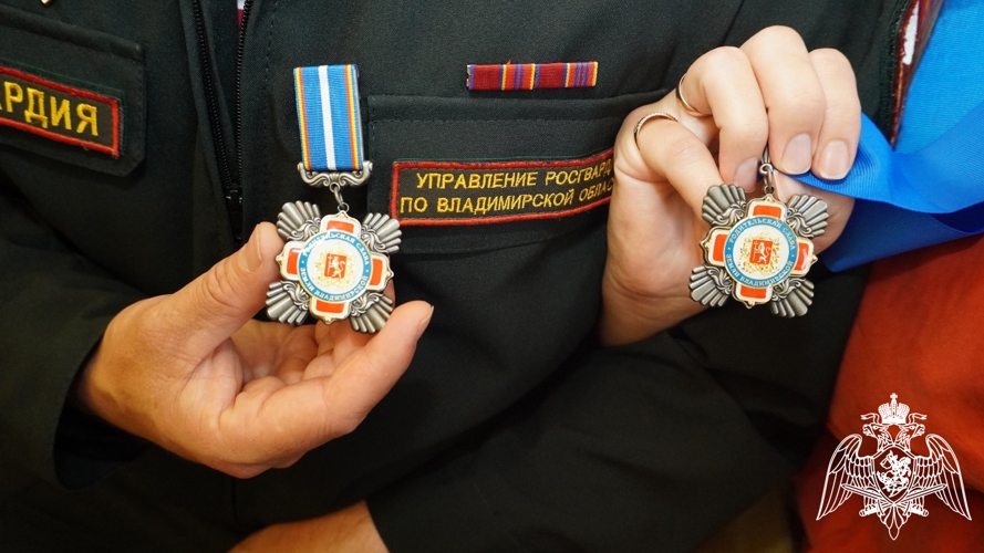 Многодетную семью военнослужащего Управления Росгвардии наградили почетным знаком во Владимире