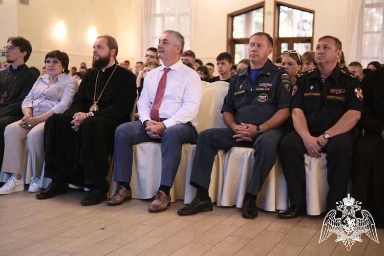 Заместитель начальника регионального Управления Росгвардии стал почетным гостем на открытии молодёжного форума «Покров»