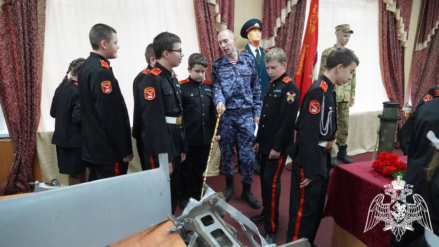 В территориальном Управлении Росгвардии прошел урок мужества для учеников росгвардейского класса