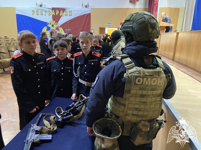 В территориальном Управлении Росгвардии прошел урок мужества для учеников росгвардейского класса