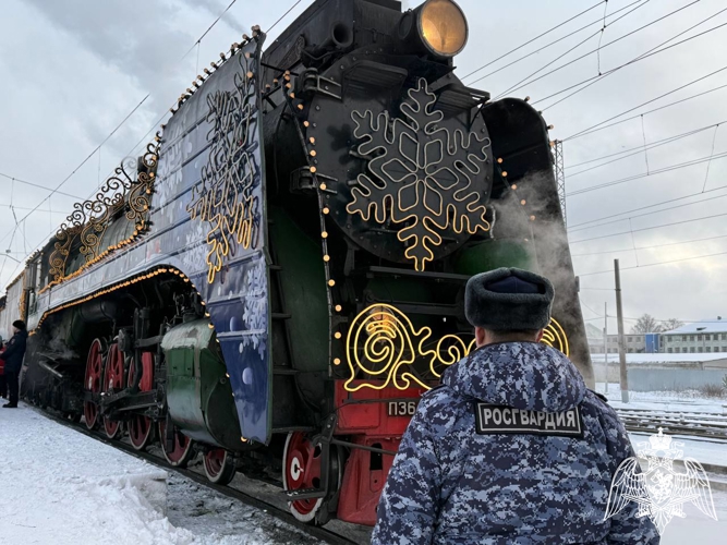  Росгвардейцы обеспечили правопорядок во время пребывания «Поезда Деда Мороза» во Владимире