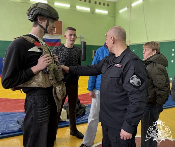 Во Владимире офицеры ОМОН «Невский» провели урок мужества для школьников