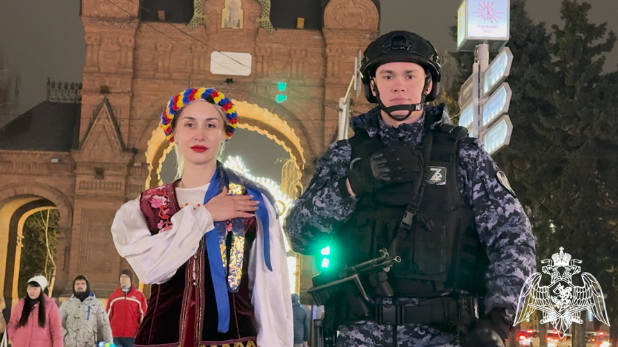 Сотрудники вневедомственной охраны Росгвардии провели флешмоб, посвященный Году единства народов России (видео)
