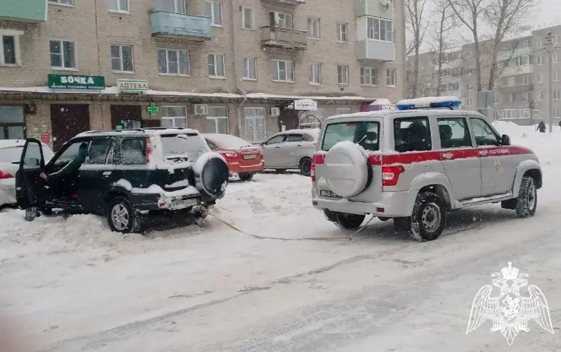 Росгвардейцы оказали помощь застрявшему в снегу автомобилисту во Владимирской области