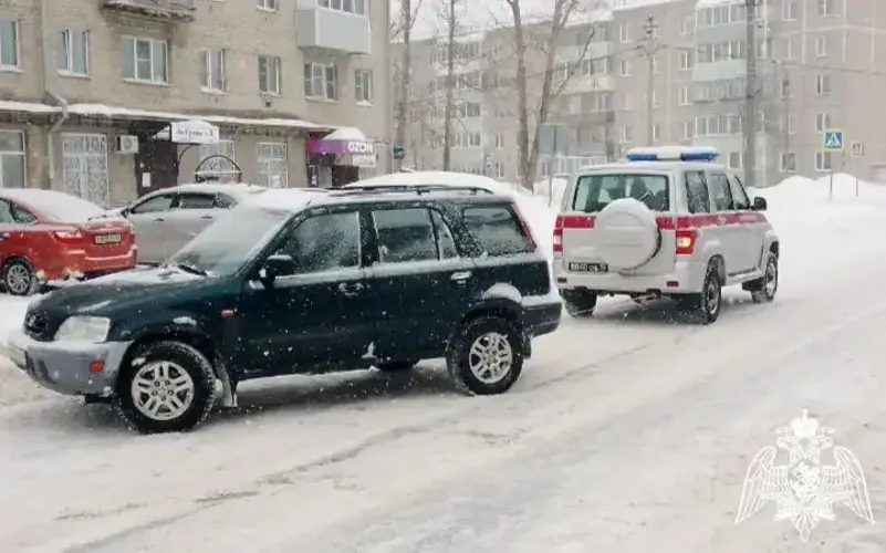 Росгвардейцы оказали помощь застрявшему в снегу автомобилисту во Владимирской области