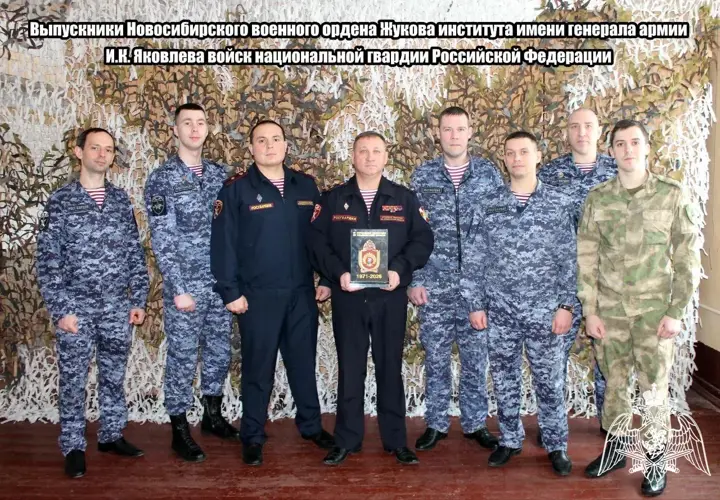 Владимирские росгвардейцы передали памятный подарок музею Новосибирского военного института Росгвардии 