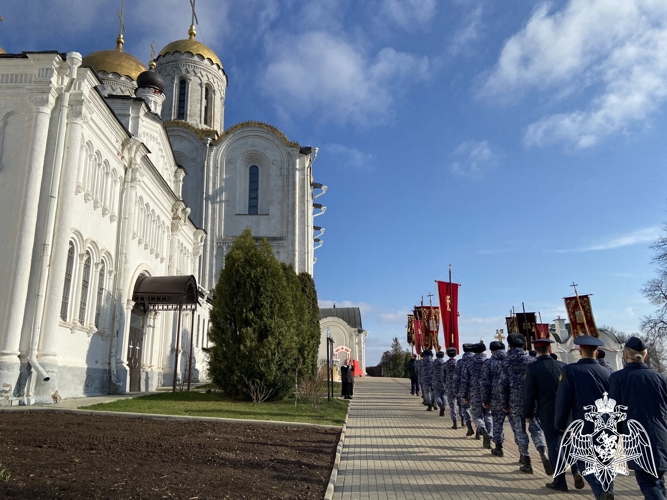 Владимирские росгвардейцы приняли участие во встрече Благодатного огня