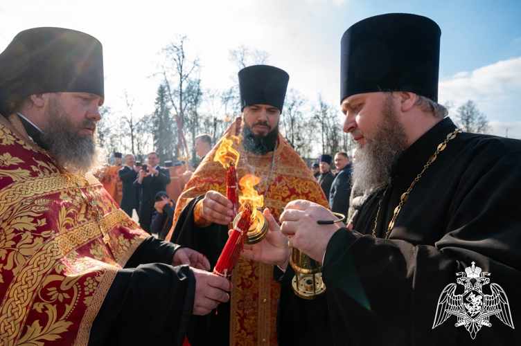 Владимирские росгвардейцы приняли участие во встрече Благодатного огня