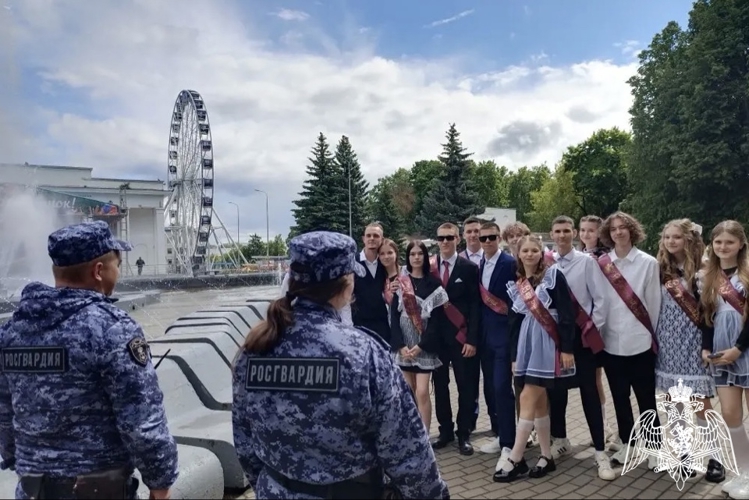 Росгвардейцы обеспечили безопасность во время проведения "Последнего звонка" во Владимирской области 