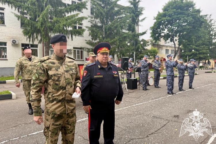 Сотрудники спецназа регионального управления Росгвардии прошли испытания на право ношения знака отличия 