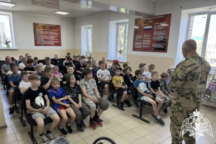 Сотрудники ОМОН «Невский» провели урок мужества для воспитанников Центра русской культуры и спорта «Боголюбский» 