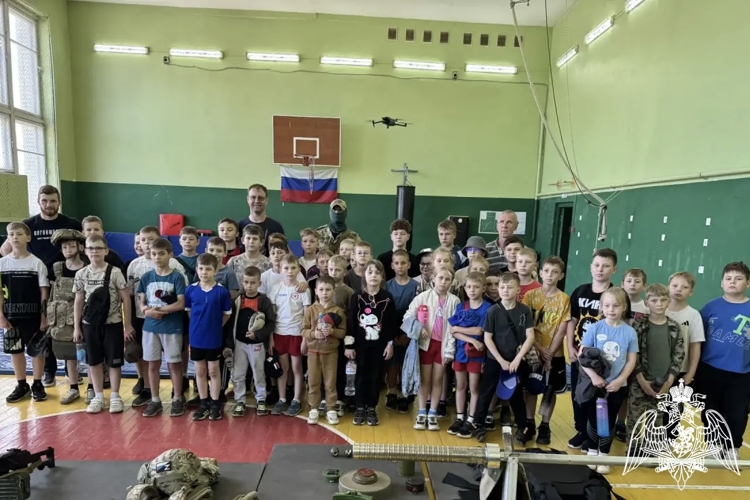 Сотрудники ОМОН «Невский» провели урок мужества для воспитанников Центра русской культуры и спорта «Боголюбский» 