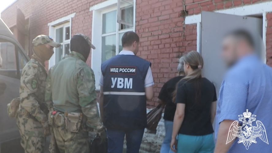 Во Владимирской области при силовой поддержке спецназа Росгвардии прошел миграционный рейд (видео)