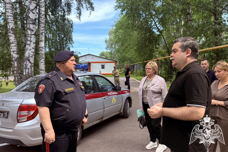 Во Владимире начальник регионального Управления Росгвардии проверил антитеррористическую защищенность детского лагеря «Олимп»