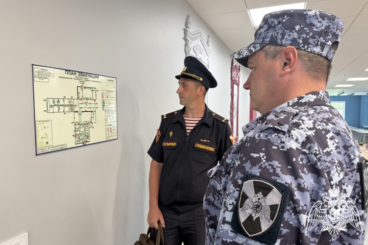 Во Владимире начальник регионального Управления Росгвардии проверил антитеррористическую защищенность детского лагеря «Олимп»