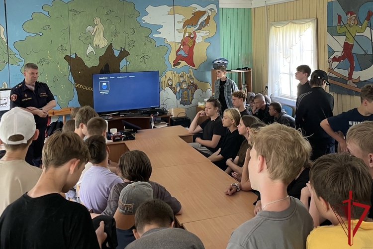 Во Владимирской области сотрудники вневедомственной охраны провели ведомственную акцию «Каникулы с Росгвардией» в детском лагере