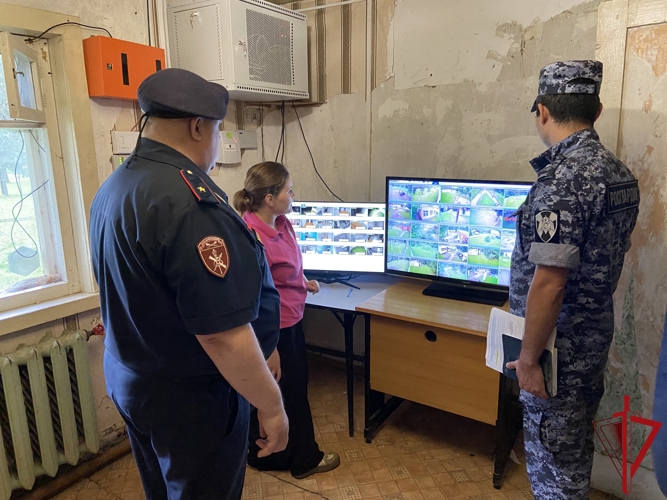 Начальник территориального Управления Росгвардии проверил антитеррористическую защищенность детского лагеря «Икар»